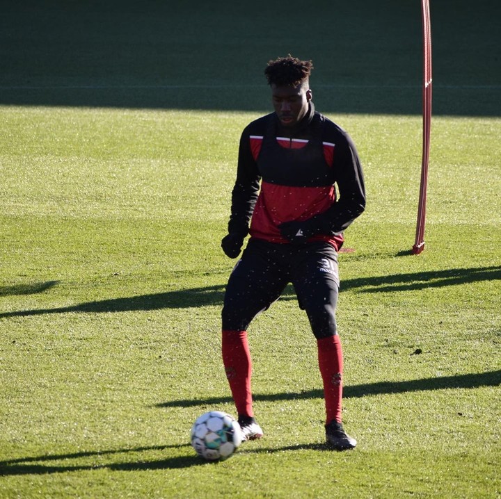 Ronaldo nastúpil, no nohavice si vyzliekal až na trávniku